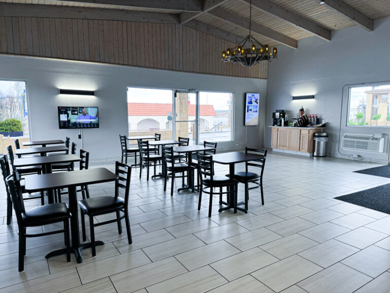 Discover a Hotel Near Me – Book Days Inn Santa Rosa Now